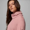 Maglione da donna Holly Hideaway™ con collo a cappuccio e lavorazione a nido d’ape Maglione da donna Holly Hideaway™ con collo a cappuccio e lavorazione a nido d’ape